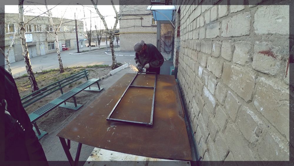Лайтбокс за формою навісного козирка