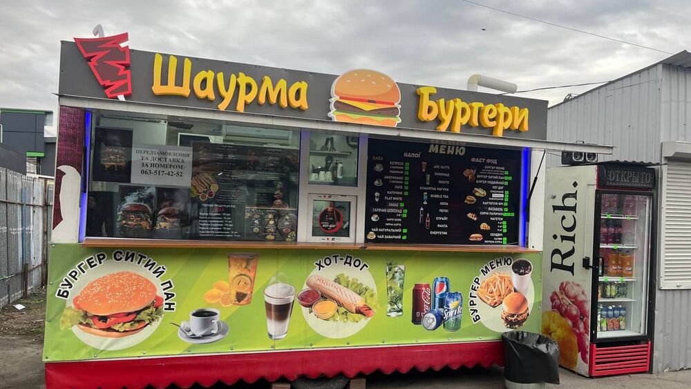 Вивіска фаст фуд з об'ємних букв і лайтбоксів