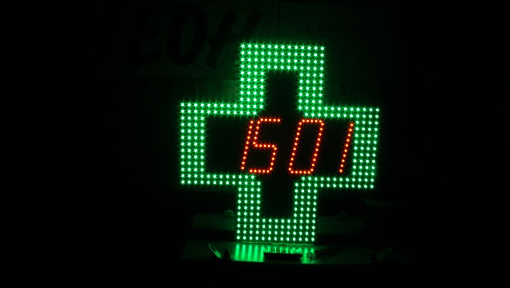 Світлодіодний хрест з годинником датою та температурою